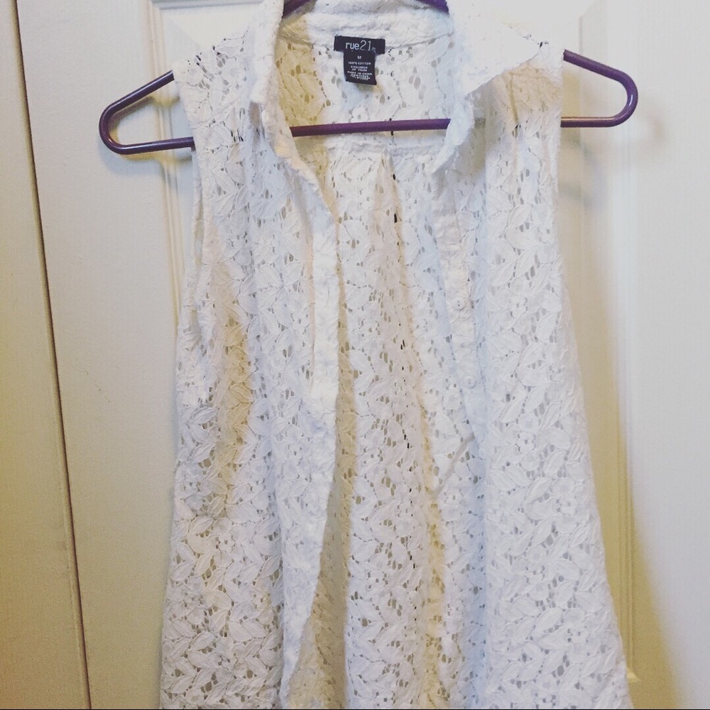 ☆ Collared Lace Button Up ☆ - Picture 2 of 3